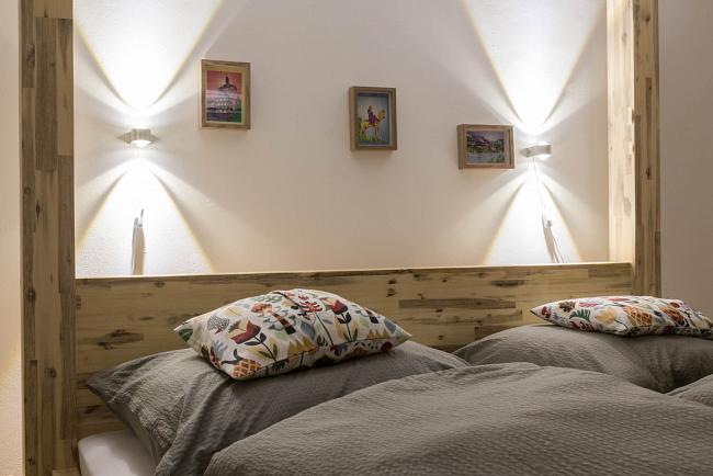 Schlafzimmer mit Himmelbett